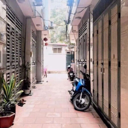 NHÀ PHỐ LỚN VƯƠNG THỪA VŨ – Chỉ 8,5 tỷ – ba bước chân ra đường ô tô.
