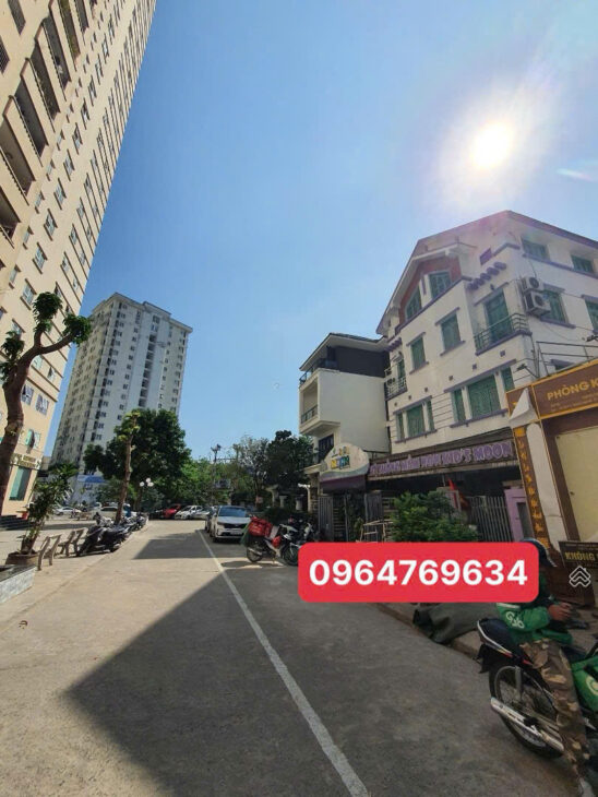 Cần bán BT Trung văn Intracom, Tố Hữu, DT:145m x 4T,MT 6,2m. Giá 31 tỷ. LH: 0964769634