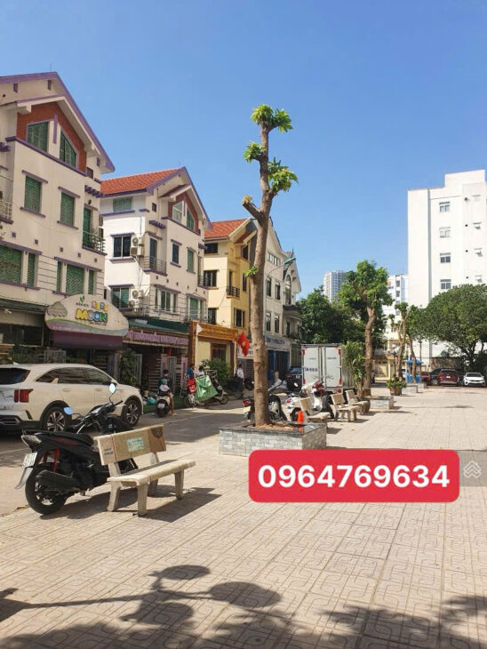 Cần bán BT Trung văn Intracom, Tố Hữu, DT:145m x 4T,MT 6,2m. Giá 31 tỷ. LH: 0964769634
