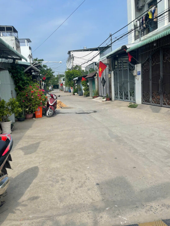 Bán nhà 3 tầng 4x15m giá 4,8 tỷ TL Đường 8m Thạnh Xuân 48