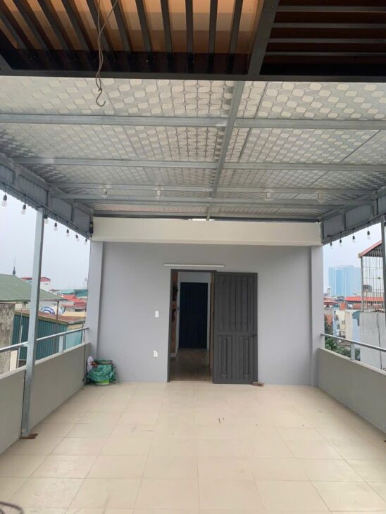 Cần cho thuê mặt bằng làm văn phòng hoặc kho với diện tích 290m², không gian rộng rãi, thoáng mát.