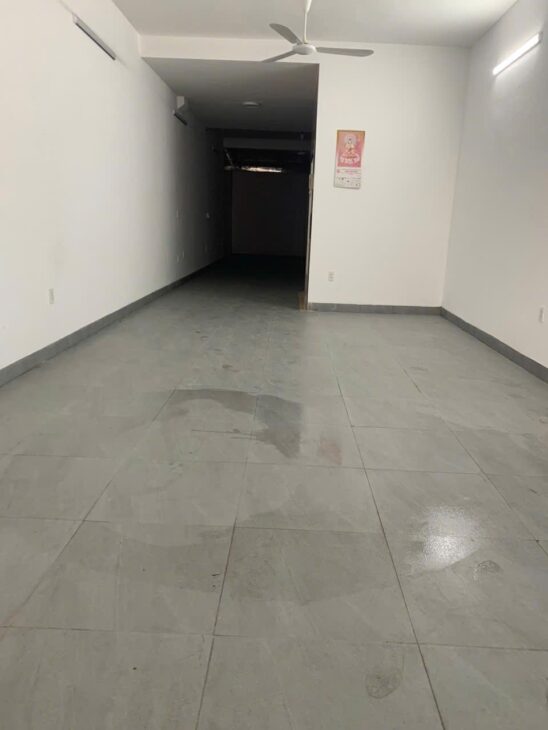 Chính chủ cho thuê nhà diện tích lên tới 290 m2, 3 tầng mới xây dc 6 tháng, oto tránh trước nhà, đỗ