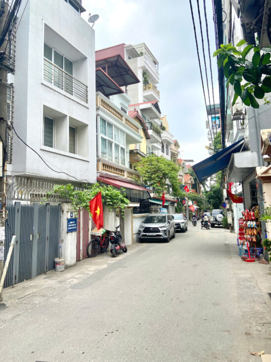 Bán nhà 6 tầng thang máy phố Lạc Long Quân, Tây Hồ, cách 1 nhà ra ô tô tránh, 25m, 5.8 tỷ