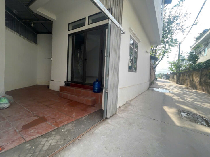 Bán nhà Trung Tâm Thị Trấn Chúc Sơn Diện tích :47,4m đất sẵn nhà 2 tầng – ô tô tránh