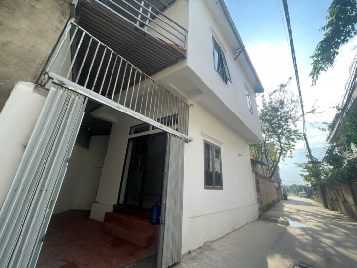 Bán nhà Trung Tâm Thị Trấn Chúc Sơn Diện tích :47,4m đất sẵn nhà 2 tầng – ô tô tránh