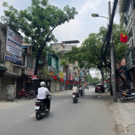 giảm mảnh đất mặt phố ĐÊ LA THÀNH, chỉ hơn 300tr/m, lô góc, mặt tiền 6.6m, gần ngã 5 ô chợ dừa