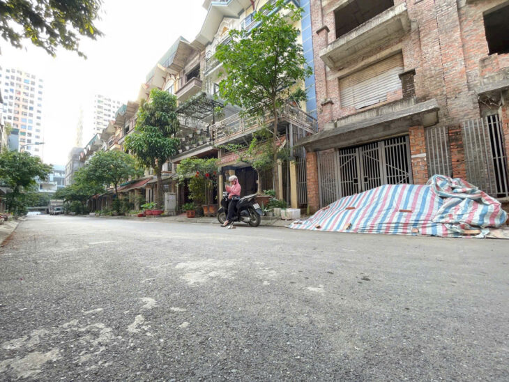 Liền Kề Lộc Ninh sẵn nhà 4 tầng xây thô chỉ hơn 8 tỷ – Diện tích: 67,5m x 4 tầng