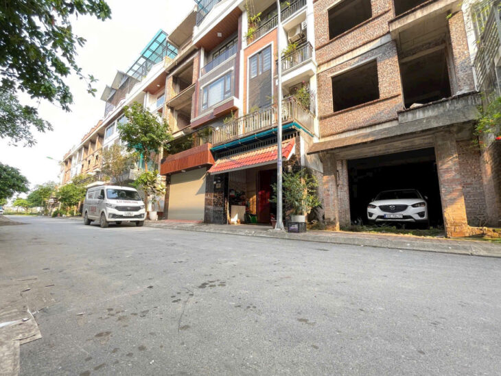 Liền Kề Lộc Ninh sẵn nhà 4 tầng xây thô chỉ hơn 8 tỷ – Diện tích: 67,5m x 4 tầng