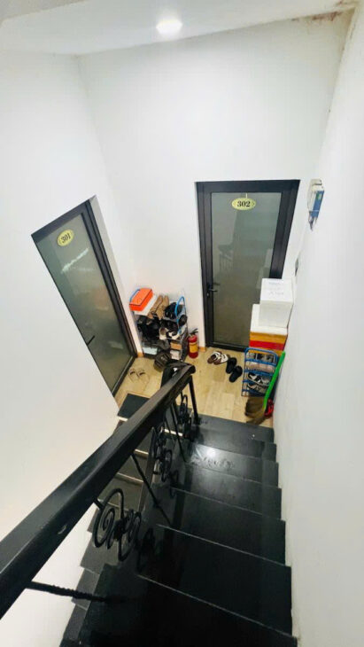 CCDV Pháo Đài Láng 9 Phòng DT 50tr/th Dt 52m2 5 tầng mặt tiền 4.6m Giá 12 tỷ