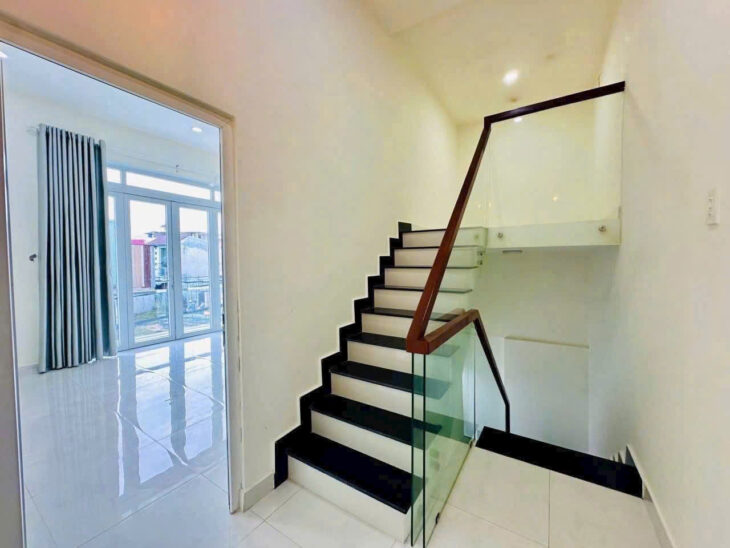 Cho thuê tx43 phường thạnh Xuân quận 12 Nhà 3 phòng ngủ đường thông xe hơi 1 trệt 1 lầu đường