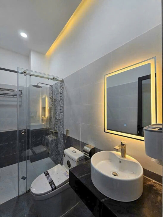 HUỲNH TẤN PHÁT P. Phú Thuận Phú Mỹ Hưng vip Q7 NGANG 5 DÀI 14 XÂY MỚI 4 TẤM CÓ 7 TỶ XE HƠI