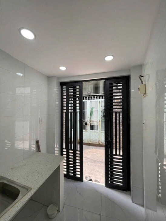 Nhà Đẹp Giá Rẻ Trung Tâm Quận 10 – 3 Tầng Chỉ 1.2 Tỷ, Sổ Hồng Riêng” nở hậu
