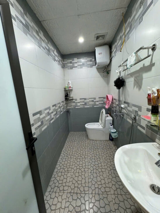 Ô TÔ GẦN NHÀ – AN NINH TỐT- AN SINH ĐỈNH – TIỆN ÍCH NHIỀU- TẶNG NỘI THẤT Đê Trần Khát Chân 30/33T2