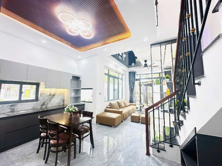 Cần bán nhà lô góc siêu thoáng 100m2- Full nội thất- Dọn vào ở ngay- chỉ 3,x tỷ