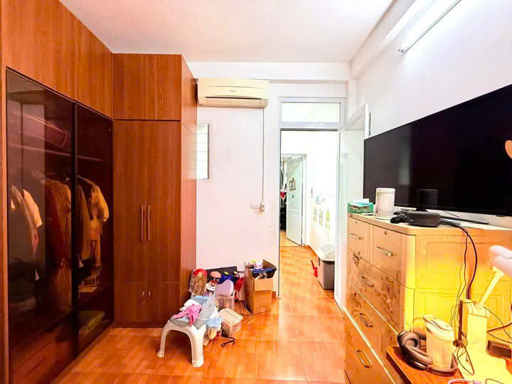 Chính chủ cần bán gấp nhà Hoàng Văn Thái 50m giá 13 tỷ khu phân lô quân đội , ô tô tránh