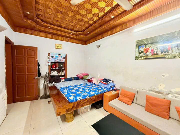 Chính chủ cần bán gấp nhà Hoàng Văn Thái 50m giá 13 tỷ khu phân lô quân đội , ô tô tránh