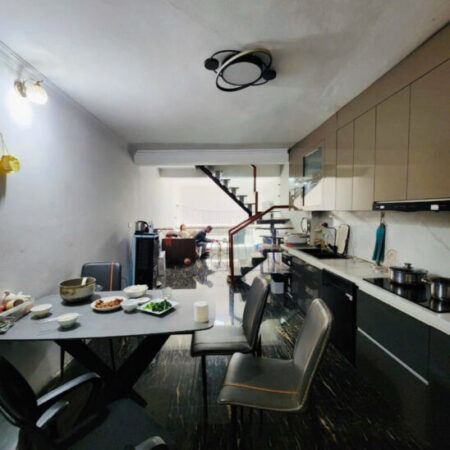 Bán nhà mặt phố quận Thanh Xuân, 50m2, 5 tầng, giá 15.5 tỷ.