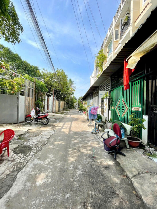 Bán Nhà Ngay Trường Nguyễn Văn Thệ 1 trệt 2 lầu 4PN-Đường 6m- DT 3,2x14m tặng full nội thất chỉ 2,3