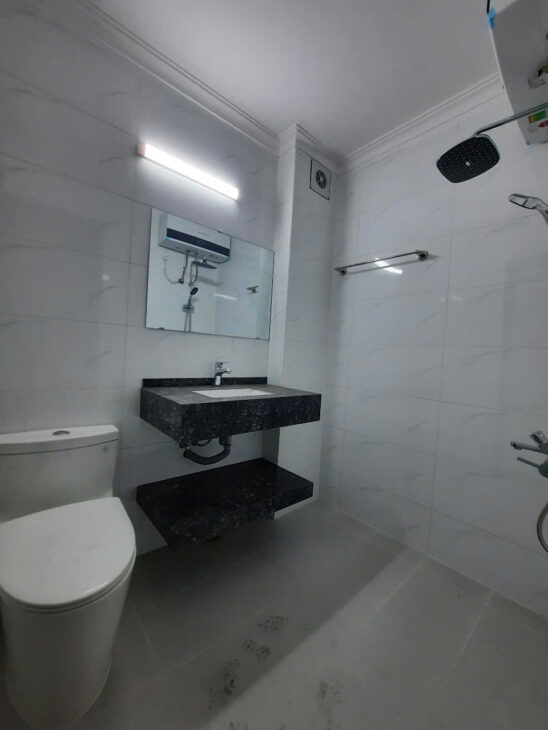bán nhà mặt phố khương trung thanh xuân 20ty500tr DT42m2 ,4 tầng LH 036.214.6202