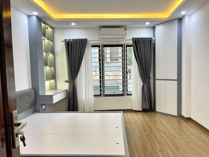 Bán nhà 5 tầng 3 ngủ cực đẹp ngõ 565 Bát Khối gần ô tô