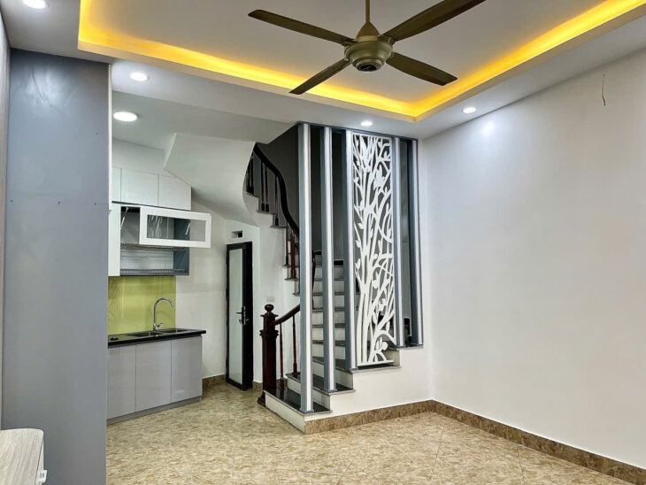 Bán nhà 5 tầng 3 ngủ cực đẹp ngõ 565 Bát Khối gần ô tô