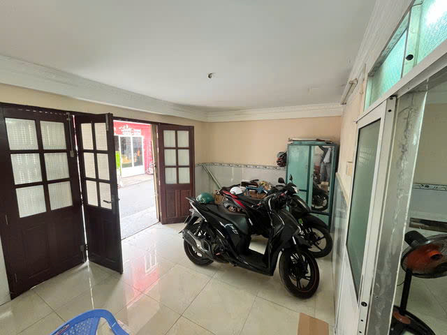 Nhà Mới 2Tầng Cách mặt Tiền 15M Hẻm Thẳng Xe Hơi ngủ nhà Sổ Vuông m250 Gía 8,5 Tỷ Thương Lượn