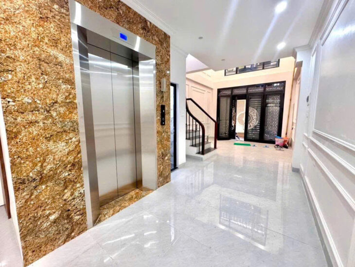 Bán gấp nhà riêng tại đường Lê Trọng Tấn, Q. Thanh Xuân 50m2, 6 tầng, MT 4m, Giá 16 tỷ 350 triệu, Ô