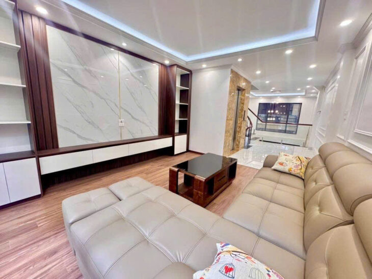 Bán gấp nhà riêng tại đường Lê Trọng Tấn, Q. Thanh Xuân 50m2, 6 tầng, MT 4m, Giá 16 tỷ 350 triệu, Ô