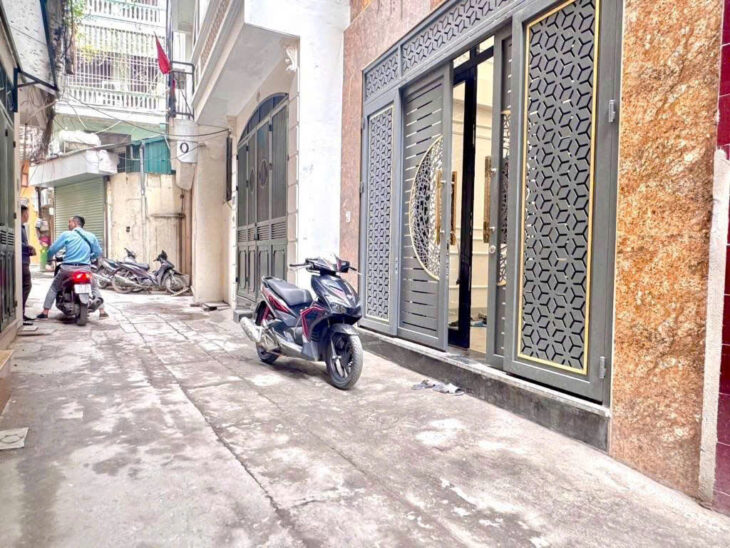 Bán gấp nhà riêng tại đường Lê Trọng Tấn, Q. Thanh Xuân 50m2, 6 tầng, MT 4m, Giá 16 tỷ 350 triệu, Ô