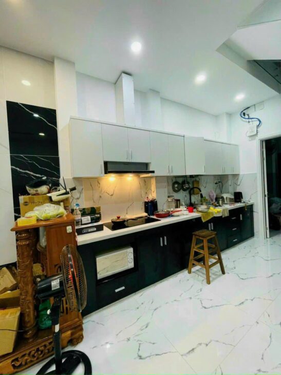 Bán nhà hẻm thông trung tâm Phú Nhuận, DT 55m2, 2 tầng, 3 PN, giá 7.3 tỷ có thương lượng