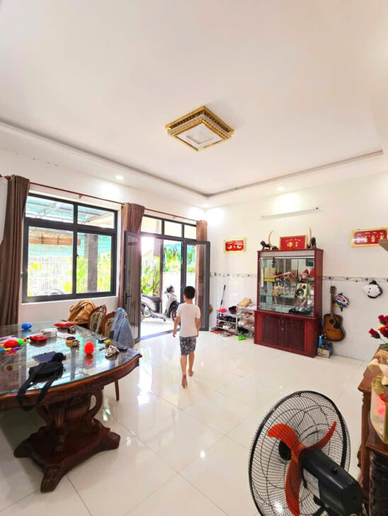 Kinh Khủng Khiếp, Bán Nhà Dt 201m2, ngang 6, Mặt Tiền, Quận 9, Giá chỉ 2.96ty