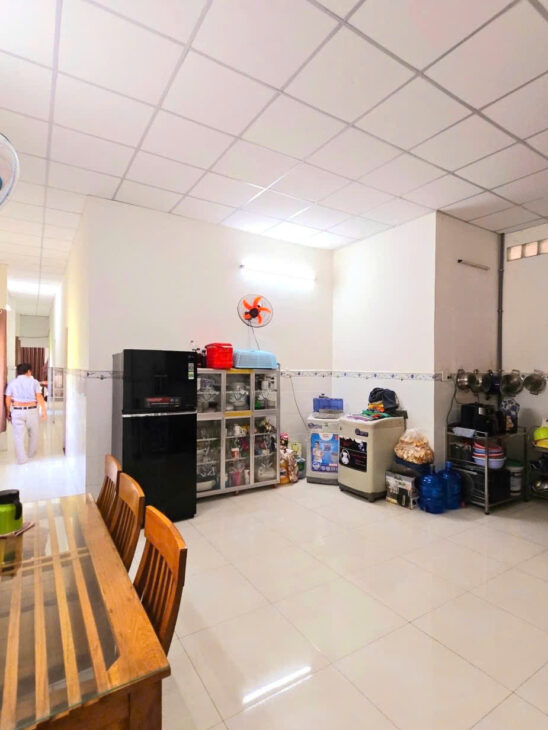 Kinh Khủng Khiếp, Bán Nhà Dt 201m2, ngang 6, Mặt Tiền, Quận 9, Giá chỉ 2.96ty