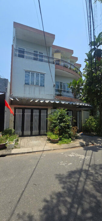 Nhà lô góc diện tích lớn vừa ở vừa có dãy nhà trọ cho thuê