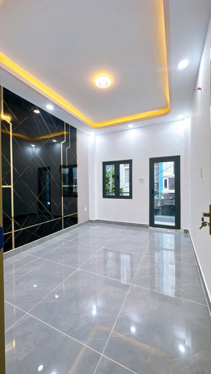 Sát mặt tiền Ngang3.1nở 4.5 dài 15 đúc 2 T có 4 tỷ Q4