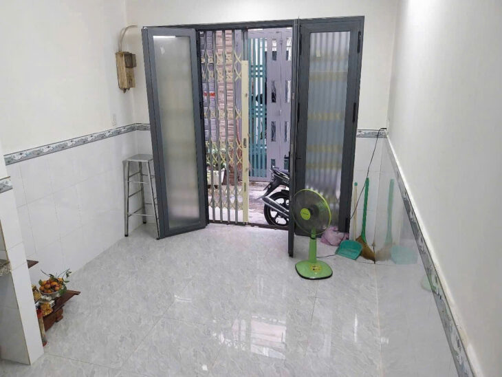 Sát mặt tiền đường Ngang 3.2 x 5 – 3 tấm có 2 tỷ