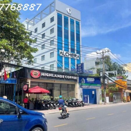 Góc 2 MT Nguyễn Xí 2 chiều, kế bên Vincom đang cho Hight Land thuê