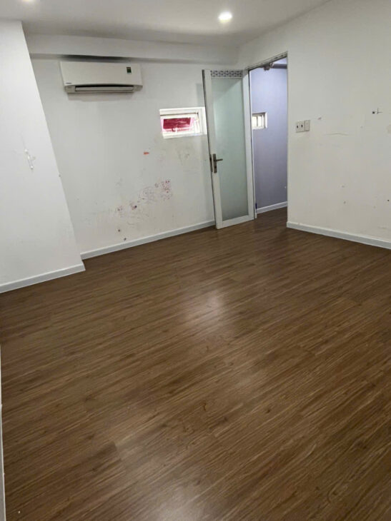 Cho thuê nhà mặt tiền đường Huỳnh Văn Bánh, Phú Nhuận tiện ở và kinh doanh với 7PN, 8WC và 1 MBKD