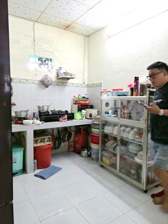 Nhà rẻ Quận 9, hẻm Xe Hơi, Diện tích 50m2, 2 tầng kiên cố, ở ngay chỉ 2.2 ty