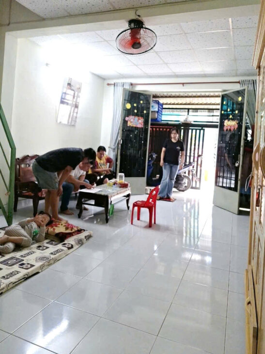 Nhà rẻ Quận 9, hẻm Xe Hơi, Diện tích 50m2, 2 tầng kiên cố, ở ngay chỉ 2.2 ty