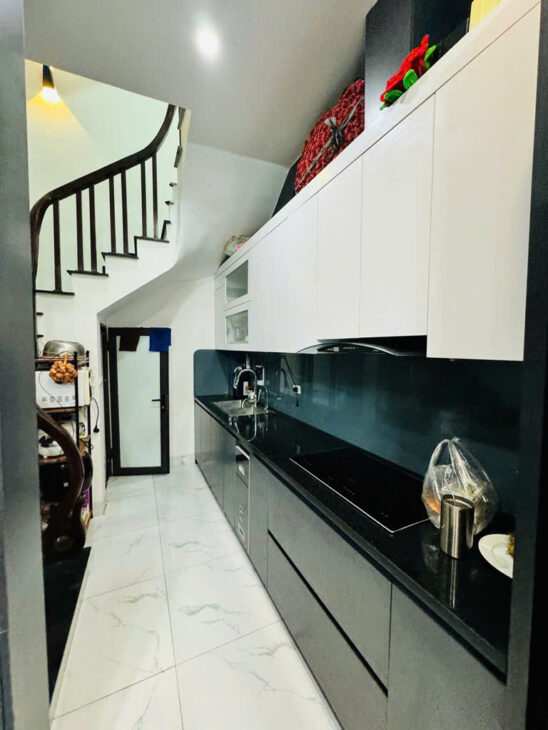 BÁN NHÀ LẠC LONG QUÂN 5 TẦNG – LÔ GÓC – GẦN HỒ TÂY – FULL NỘI THẤT – VÀI BƯỚC RA Ô TÔ, GIÁ 7.95 TỶ