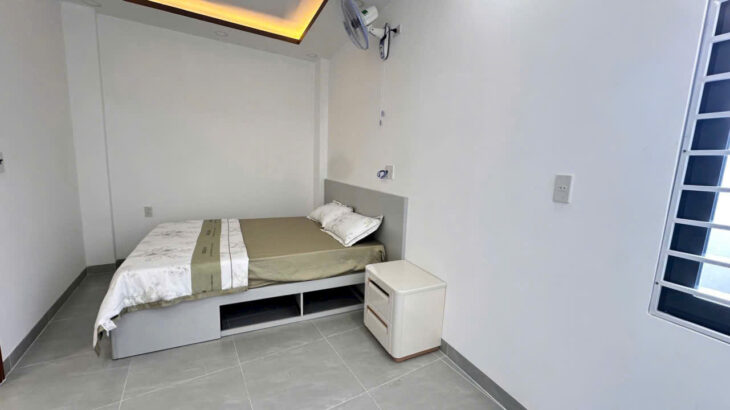 ????Cần Bán Nhà Đẹp Mới 100% Hẻm Bắc Sơn, Đầy Đủ Nội Thất, đi bộ ra bãi tắm Hòn Chồng