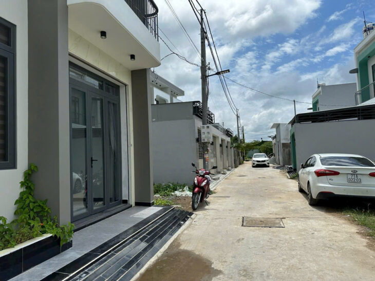 Bán Nhà Mỹ Tho 4.5x10m 1 Lầu Đúc 2PN Đường oto 7 Chỗ KP 8 Phường 5 Giá 2.05 tỷ