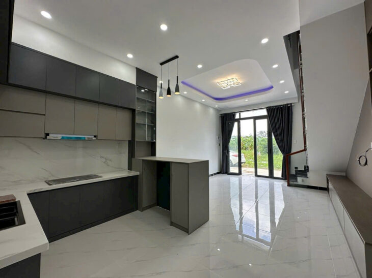 Bán Nhà Mỹ Tho 4.5x10m 1 Lầu Đúc 2PN Đường oto 7 Chỗ KP 8 Phường 5 Giá 2.05 tỷ