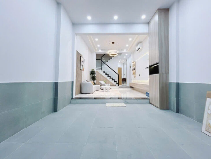BÁN NHÀ MỚI ĐẸP – HUỲNH TẤN PHÁT Q7, FULL NỘI THẤT HẺM KINH DOANH – Ô TÔ TRÁNH – ĐẬU TRONG NHÀ
