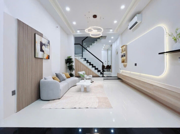 BÁN NHÀ MỚI ĐẸP – HUỲNH TẤN PHÁT Q7, FULL NỘI THẤT HẺM KINH DOANH – Ô TÔ TRÁNH – ĐẬU TRONG NHÀ