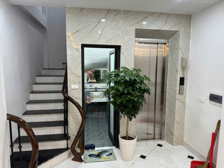 BÁN NHÀ 38M, 5 TẦNG, THANG MÁY – XUÂN LA – ÔTÔ NGỦ TRONG NHÀ – FULL NỘI THẤT CAO CẤP – GIÁ 11.6 TỶ