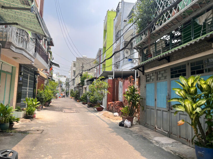 nhà đẹp 3 tầng Gò Vấp, hẻm xe tải tránh 5×15, 5 phòng ngủ, gần Emart, giá chỉ 8.6 tỷ