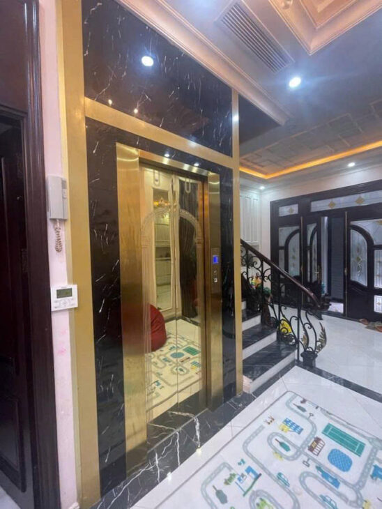 NHÀ ĐẸP NHƯ BIỆT THỰ- KHU CÁN BỘ CA CẤP- THANG MÁY NHẬP KHẨU Giải Phóng 57m2 X 5 Tầng ,Mặt Tiền