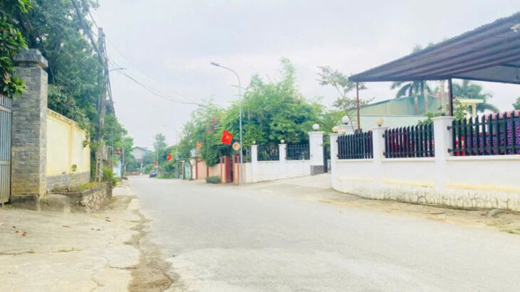 Bán đất tặng nhà tại Đông Yên. 165m full thổ cư