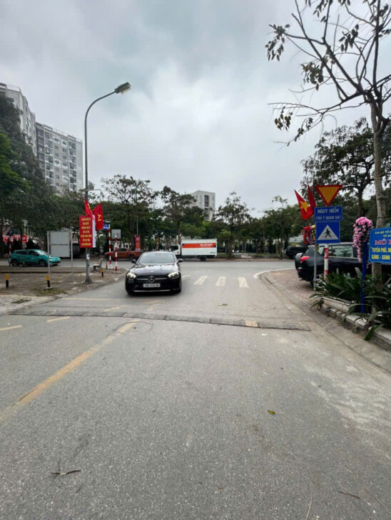 ĐẤT GIANG BIÊN -LONG BIÊN – VỊ TRÍ ĐẸP – Ô TÔ TRÁNH – GẦN HỒ – CẠNH VINHOMES